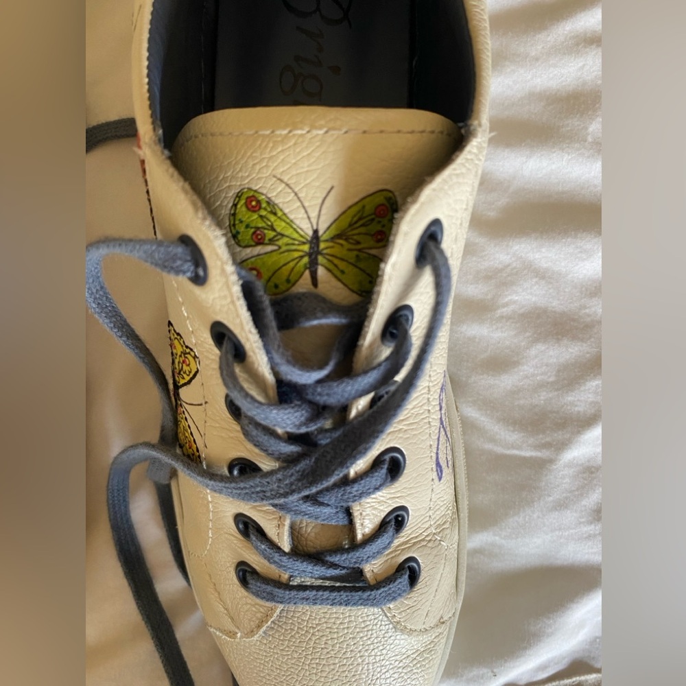 Brighton Leather Fly Me Sneaker with Whimsical Animated Butterfly Print Size 10 - Picture 8 of 16